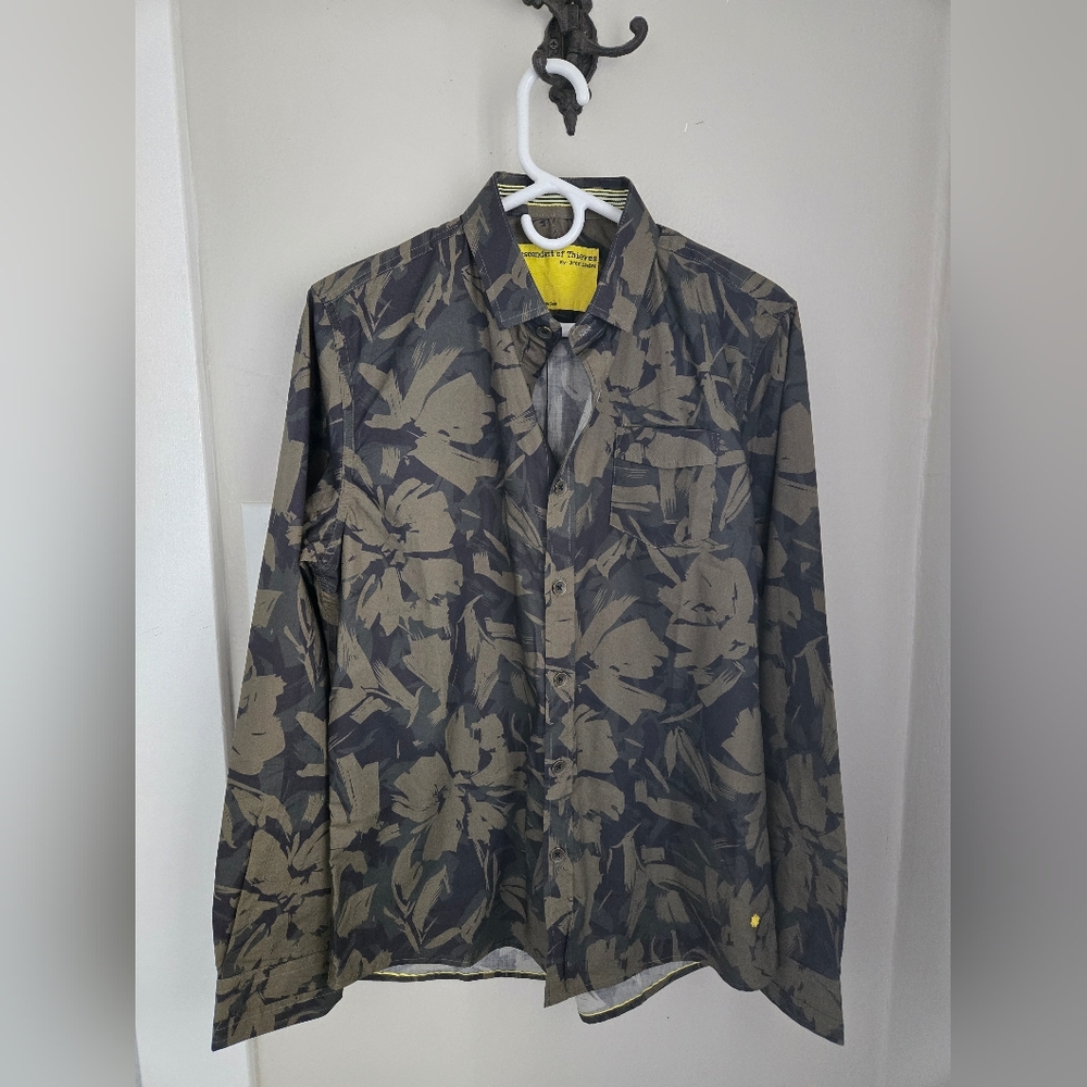 Descendant of Thieves Button Up